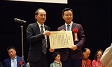 2018大展写真張玉鳳さんの代わりに中国訪日団団長が賞状を受け取った.jpg